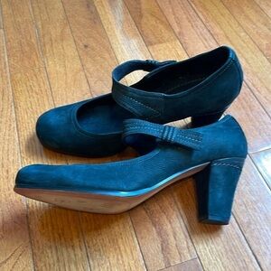 🫒 9.5W Antra black new book Mary Jane heels by